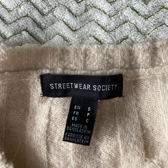 Comfy Long-Sleeve sweater/shirt - Picture 2 of 2